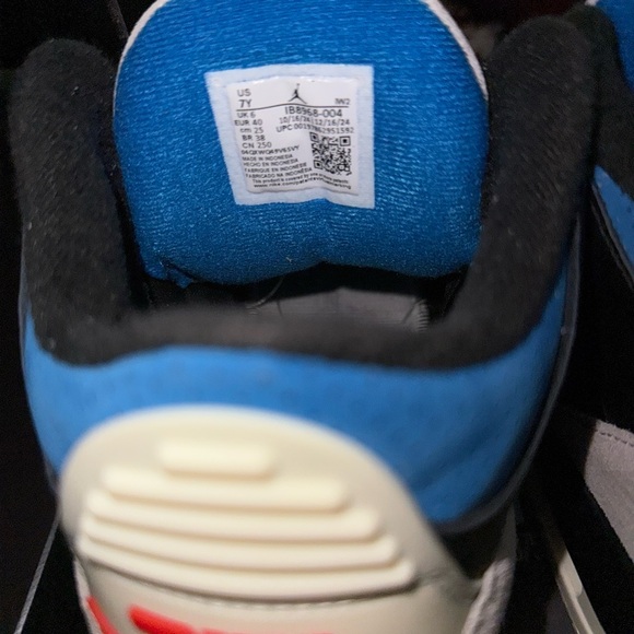 Michael Jordan Kids Black and White Sneakers - Picture 3 of 5